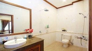 宽敞的泰式家庭别墅，占地半莱（约1.2公顷） - 3 卧/4 浴