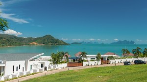位于波湾的攀牙湾的海景地块