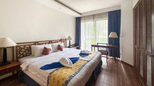 拉古纳的Golf View Freehold Condo - 1 卧/1 浴