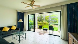 拉古纳的Golf View Freehold Condo - 1 卧/1 浴