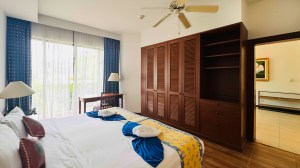 拉古纳的Golf View Freehold Condo - 1 卧/1 浴