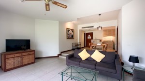拉古纳的Golf View Freehold Condo - 1 卧/1 浴
