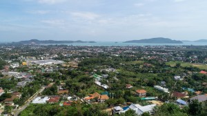 超过 4 个 Rai 海景地在查龙