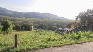 查龙近 1 Rai 的大型斜坡土地