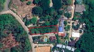 查龙近 1 Rai 的大型斜坡土地