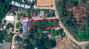 查龙近 1 Rai 的大型斜坡土地