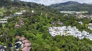 超过 1.8 Rai Chalong 山坡地块