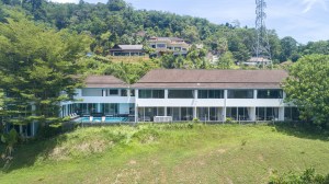 靠近BISP的山坡公寓楼，带宽敞地块 - 15 卧/14 浴