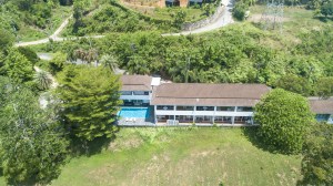 靠近BISP的山坡公寓楼，带宽敞地块 - 15 卧/14 浴