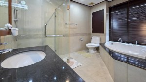 卡图的 Heritage Suites Condo 公寓，现代风格 - 2 卧/2 浴