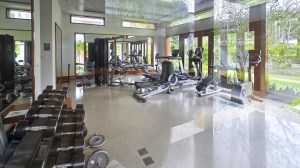奈通海滩对面宽敞的一楼公寓 - 3 卧/3 浴