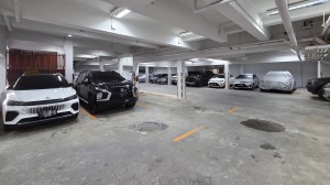 奈通海滩对面宽敞的一楼公寓 - 3 卧/3 浴