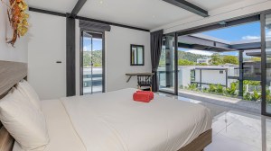 拉威海滩附近的现代阁楼式泳池别墅 - 4 卧/4 浴
