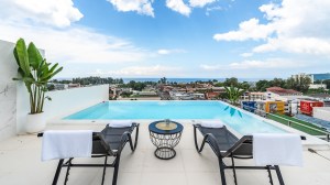 卡伦海滩附近的海景公寓楼