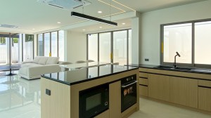 查龙翻新现代泳池别墅 - 3 卧/3 浴