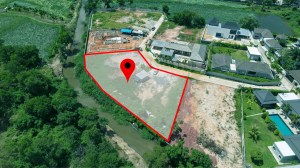 位于 Cherng Talay 的平整土地，可立即建造
