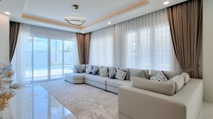 位于 Cherng Talay 的迷人现代泳池别墅 - 4 卧/5 浴