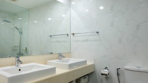 邦涛海滩附近宽敞现代公寓 - 2 卧/2 浴