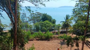 位于普吉岛东海岸奥波（Ao Por）的8莱攀牙湾景观地块