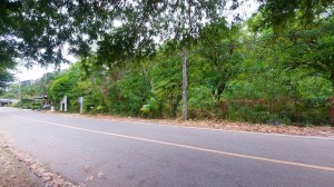 位于普吉岛东海岸奥波（Ao Por）的8莱攀牙湾景观地块