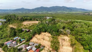 位于普吉岛东海岸奥波（Ao Por）的8莱攀牙湾景观地块
