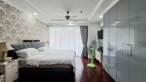 卡图高尔夫球场附近宽敞泳池景观公寓 - 2 卧/2 浴