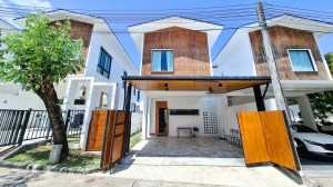 位于 Koh Kaew 的黄金地段住宅，靠近 BISP - 3 卧/2 浴