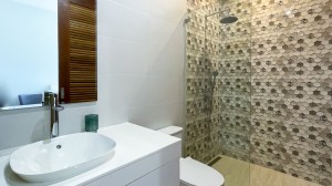 现代巴厘岛风格泳池别墅，坐拥大佛美景 - 4 卧/4 浴